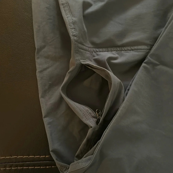 Kirkland Signature Men’s Stretch Tech Pant 34x34 - Picture 8 of 8